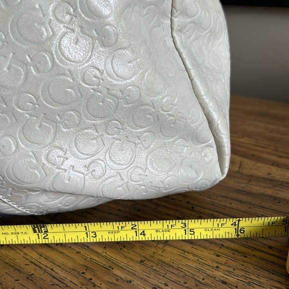 Large GUESS Bag - Picture 14 of 15